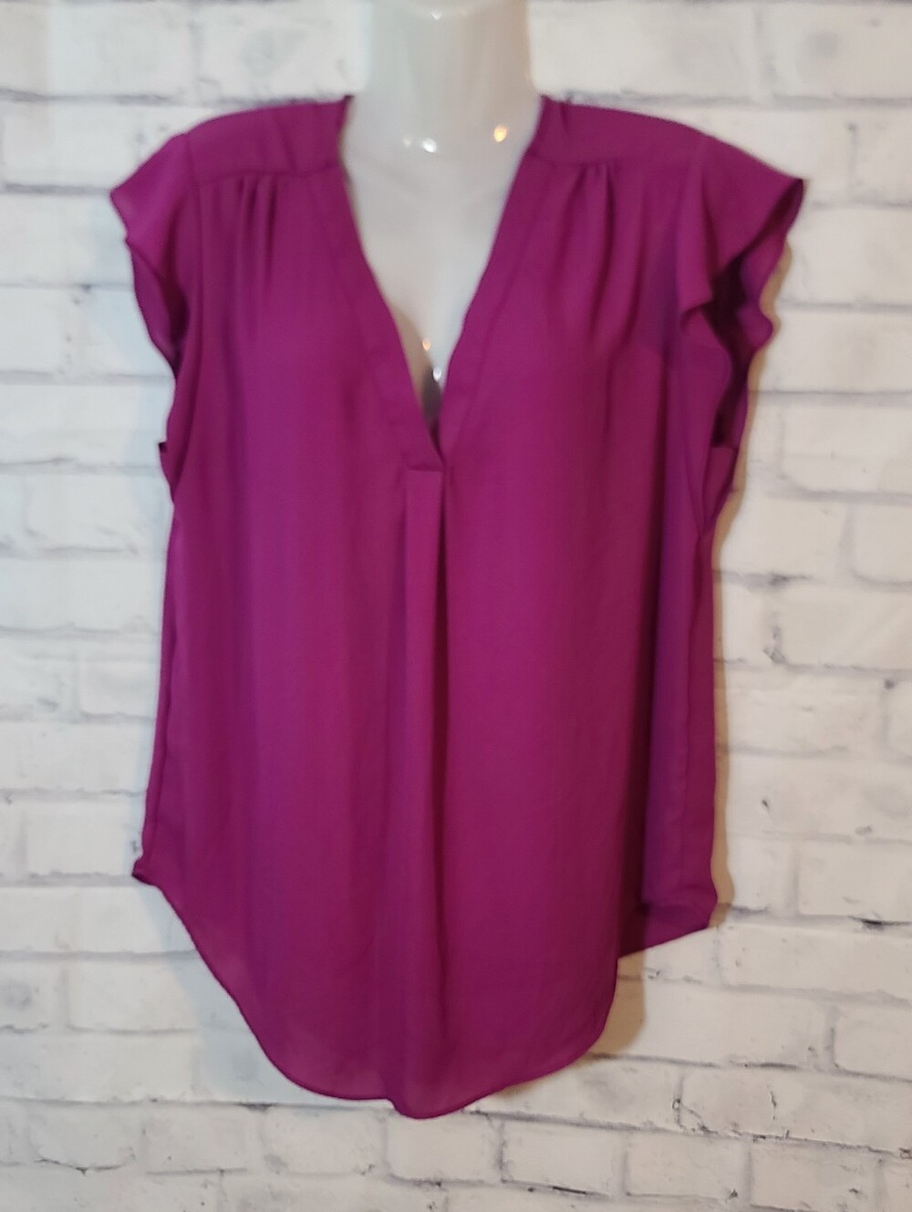 Women's Chaus Fuschia Solid V-Neck Flutter Sleeve Ruffle Blouse M